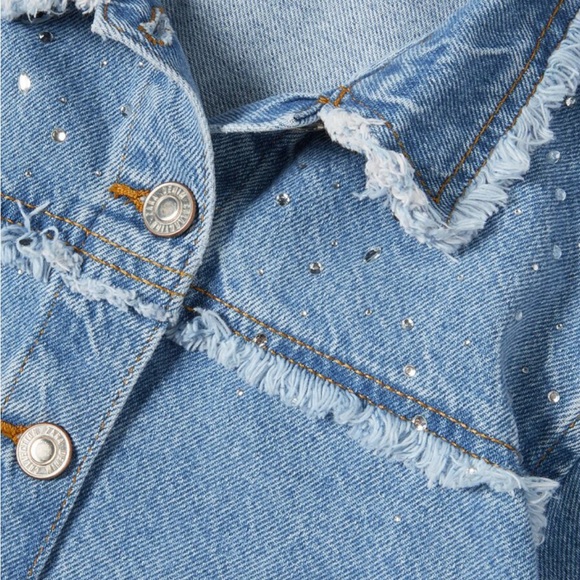 Zara FRAYED DENIM OVERSHIRT WITH RHINESTONES
PRICE NOT AVAILABLE
OUT - Picture 3 of 4